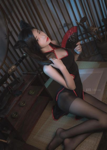 俏女性花开
